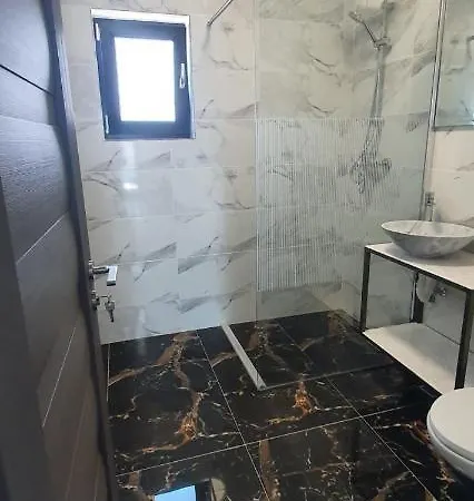 Illy Evo Apartament *