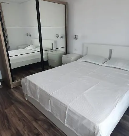 Illy Evo Apartament アパート *